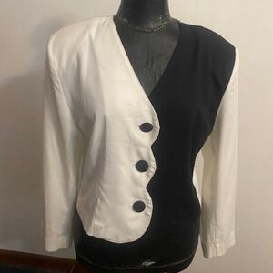 Chelsea Collection Vintage Black/White V-Neck crop blazer, size L